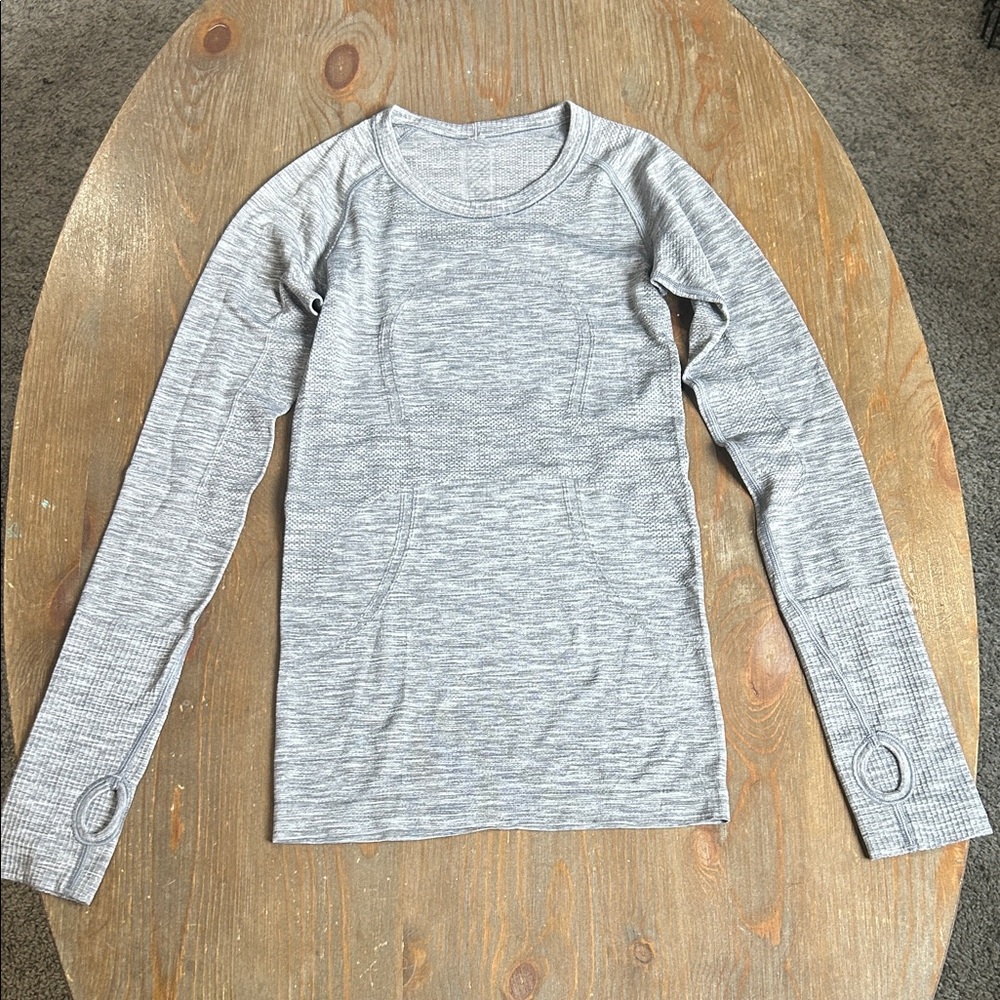 Lululemon Athletica Light Gray Long Sleeve Tee - Picture 5 of 16